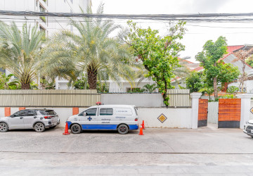 Renovated 2 Bedroom Apartment For Rent - Tonle Bassac, Phnom Penh thumbnail