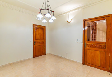 4 Bedroom Villa For Rent - BKK1, Phnom Penh thumbnail