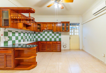 4 Bedroom Villa For Rent - BKK1, Phnom Penh thumbnail