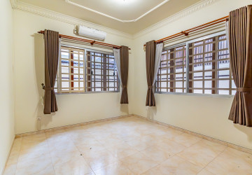 4 Bedroom Villa For Rent - BKK1, Phnom Penh thumbnail
