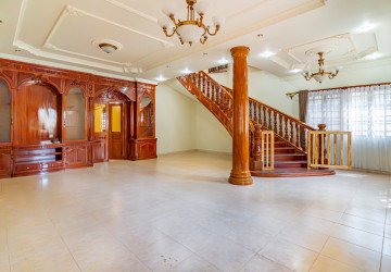 4 Bedroom Villa For Rent - BKK1, Phnom Penh thumbnail