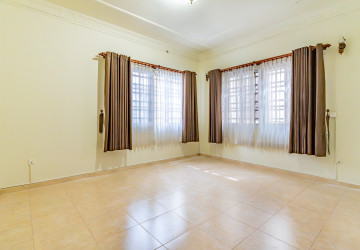 4 Bedroom Villa For Rent - BKK1, Phnom Penh thumbnail