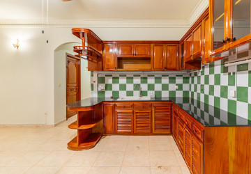 4 Bedroom Villa For Rent - BKK1, Phnom Penh thumbnail