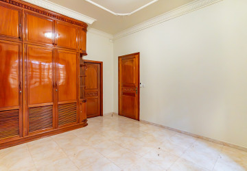 4 Bedroom Villa For Rent - BKK1, Phnom Penh thumbnail