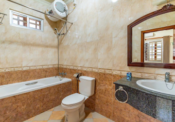 4 Bedroom Villa For Rent - BKK1, Phnom Penh thumbnail