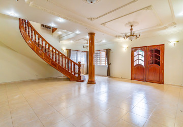 4 Bedroom Villa For Rent - BKK1, Phnom Penh thumbnail