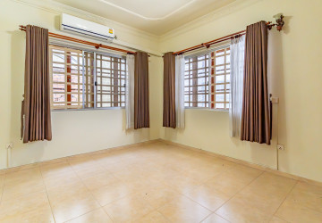 4 Bedroom Villa For Rent - BKK1, Phnom Penh thumbnail