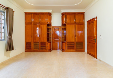 4 Bedroom Villa For Rent - BKK1, Phnom Penh thumbnail
