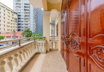 4 Bedroom Villa For Rent - BKK1, Phnom Penh thumbnail