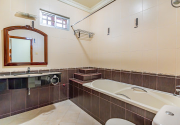 4 Bedroom Villa For Rent - BKK1, Phnom Penh thumbnail
