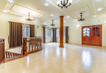 4 Bedroom Villa For Rent - BKK1, Phnom Penh thumbnail