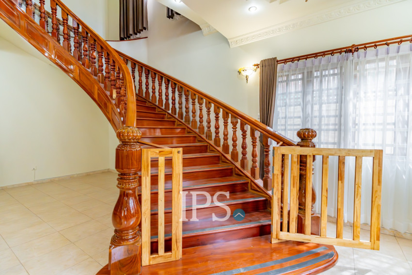 4 Bedroom Villa For Rent - BKK1, Phnom Penh