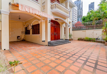 4 Bedroom Villa For Rent - BKK1, Phnom Penh thumbnail