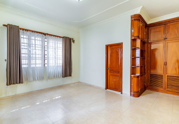 4 Bedroom Villa For Rent - BKK1, Phnom Penh thumbnail
