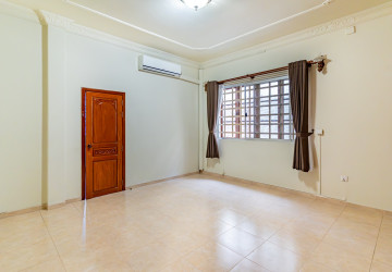 4 Bedroom Villa For Rent - BKK1, Phnom Penh thumbnail
