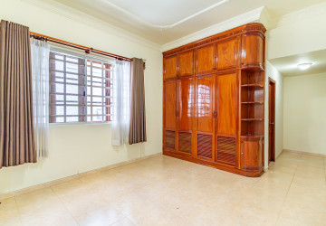 4 Bedroom Villa For Rent - BKK1, Phnom Penh thumbnail