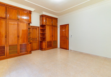 4 Bedroom Villa For Rent - BKK1, Phnom Penh thumbnail