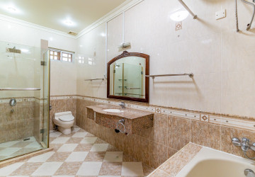 4 Bedroom Villa For Rent - BKK1, Phnom Penh thumbnail