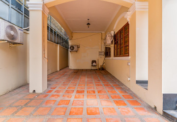 4 Bedroom Villa For Rent - BKK1, Phnom Penh thumbnail