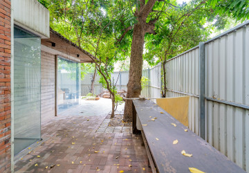 600 Sqm Corner Commercial Space For Rent - BKK1, Phnom Penh thumbnail