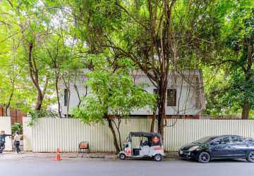 600 Sqm Corner Commercial Space For Rent - BKK1, Phnom Penh thumbnail