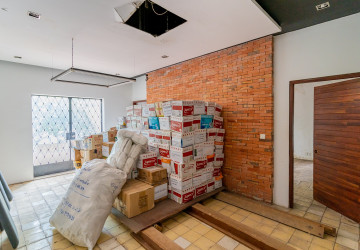 600 Sqm Corner Commercial Space For Rent - BKK1, Phnom Penh thumbnail