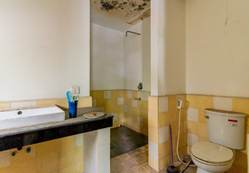 600 Sqm Corner Commercial Space For Rent - BKK1, Phnom Penh thumbnail