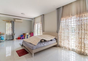 5 Bedroom Townhouse For Rent - Ta Khmau, Phnom Penh thumbnail