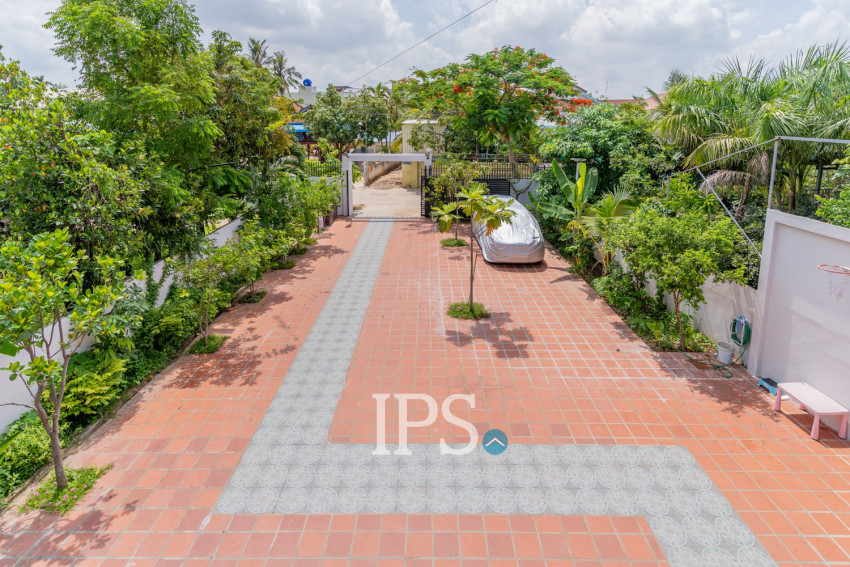 5 Bedroom Townhouse For Rent - Ta Khmau, Phnom Penh