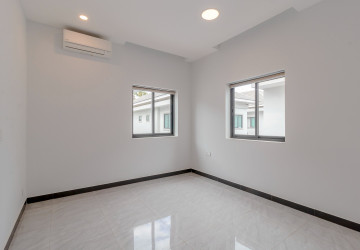 4 Bedroom Villa For Rent - Borey Tourism, Kandaek, Prasat Bakong, Siem Reap thumbnail