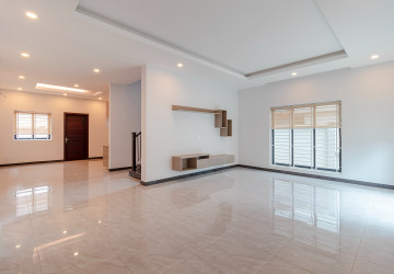 4 Bedroom Villa For Rent - Borey Tourism, Kandaek, Prasat Bakong, Siem Reap thumbnail