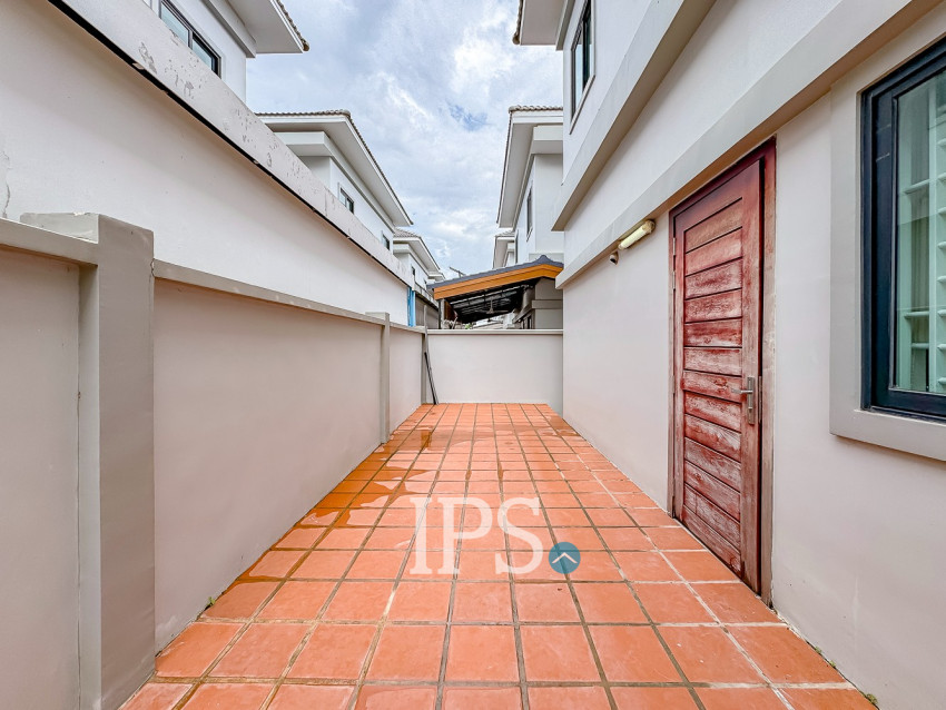 4 Bedroom Villa For Rent - Borey Tourism, Kandaek, Prasat Bakong, Siem Reap