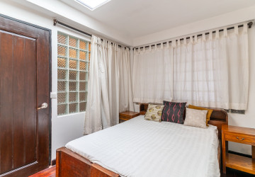 Renovated 3 Bedroom Apartment For Rent - Riverside, Phnom Penh thumbnail