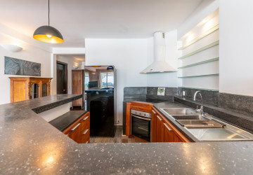 Renovated 3 Bedroom Apartment For Rent - Riverside, Phnom Penh thumbnail