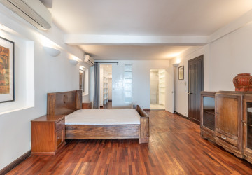 Renovated 3 Bedroom Apartment For Rent - Riverside, Phnom Penh thumbnail