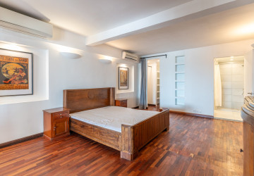 Renovated 3 Bedroom Apartment For Rent - Riverside, Phnom Penh thumbnail