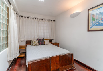 Renovated 3 Bedroom Apartment For Rent - Riverside, Phnom Penh thumbnail