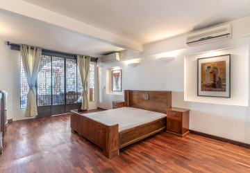 Renovated 3 Bedroom Apartment For Rent - Riverside, Phnom Penh thumbnail