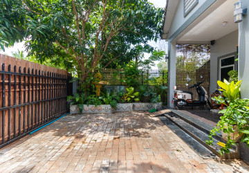 2 Bedroom House For Sale - Svay Dangkum, Siem Reap thumbnail