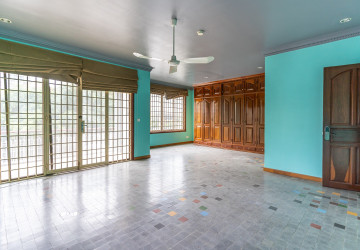 6 Bedroom Villa For Rent - Tonle Bassac, Phnom Penh thumbnail