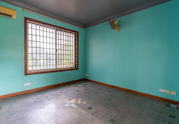 6 Bedroom Villa For Rent - Tonle Bassac, Phnom Penh thumbnail