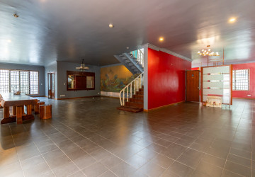 6 Bedroom Villa For Rent - Tonle Bassac, Phnom Penh thumbnail