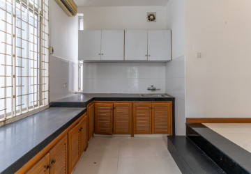 6 Bedroom Villa For Rent - Tonle Bassac, Phnom Penh thumbnail
