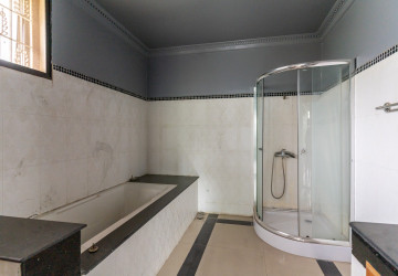 6 Bedroom Villa For Rent - Tonle Bassac, Phnom Penh thumbnail
