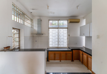 6 Bedroom Villa For Rent - Tonle Bassac, Phnom Penh thumbnail