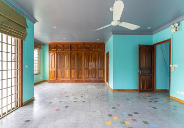 6 Bedroom Villa For Rent - Tonle Bassac, Phnom Penh thumbnail