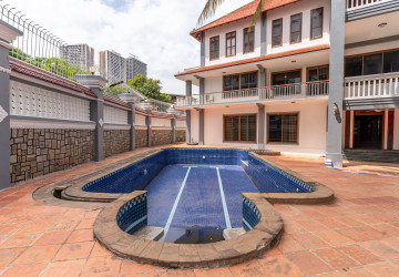 6 Bedroom Villa For Rent - Tonle Bassac, Phnom Penh thumbnail
