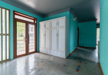 6 Bedroom Villa For Rent - Tonle Bassac, Phnom Penh thumbnail