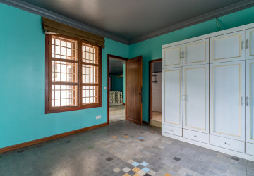 6 Bedroom Villa For Rent - Tonle Bassac, Phnom Penh thumbnail