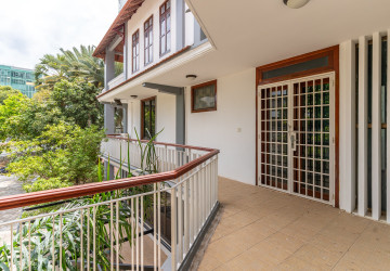 6 Bedroom Villa For Rent - Tonle Bassac, Phnom Penh thumbnail